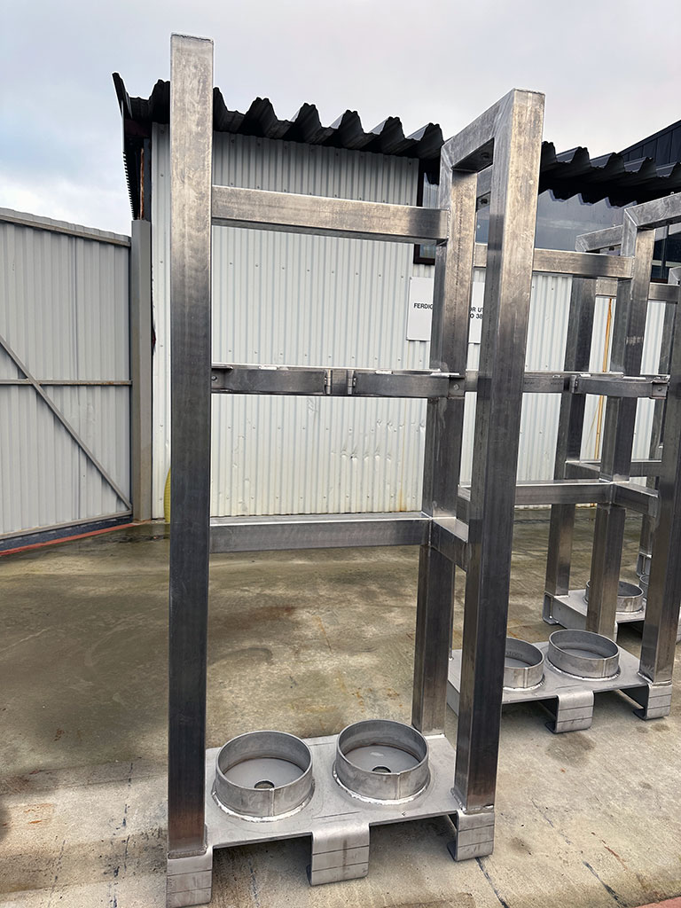 Transport frame for gas cylinders, ready for delivery